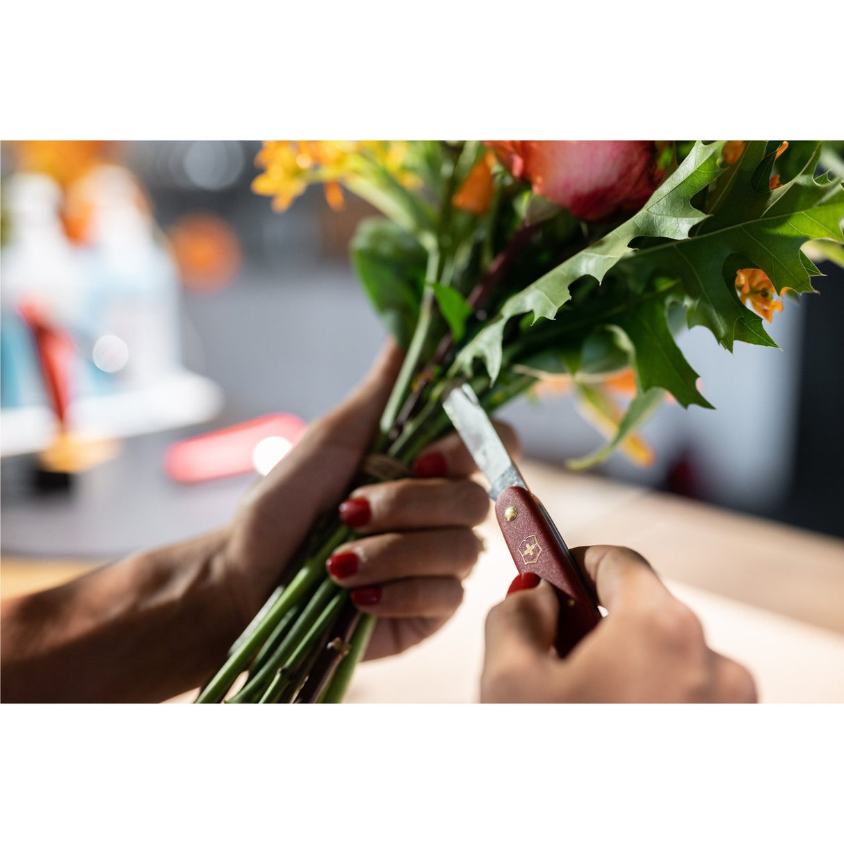VICTORINOX Floral knife, red nylon - Nordisk Natur - Det bästa inom friluftsliv & vildmark